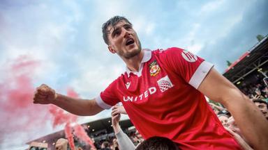 Bienvenidos al Wrexham Football Club 4x8