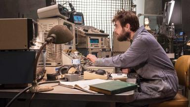 Miracle Workers 1x1