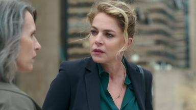 Sara, la mujer en las sombras 1x2