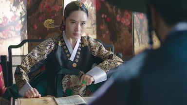 Under the Queen's Umbrella 1x7
