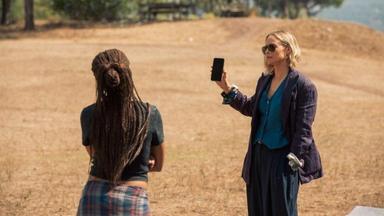 The Iris Affair 1x6