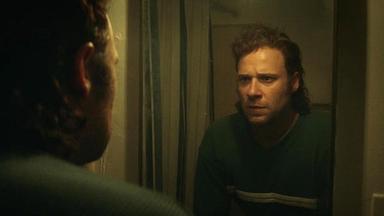 Pam & Tommy 1x8