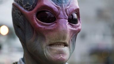 Resident Alien 1x4